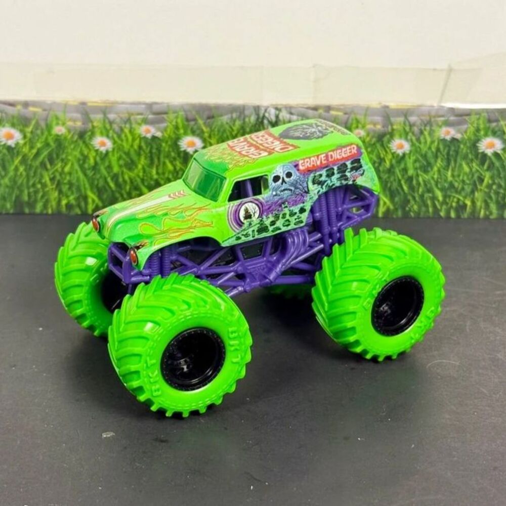 Custom Monster Jam Grave Digger Green & Purple 1:64 Monster Truck